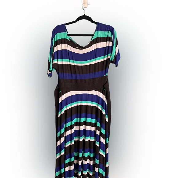 Worn only once. From Anthropologie, the dress is Plenty by Tracy Reese. Size M. - Picture 2 of 4